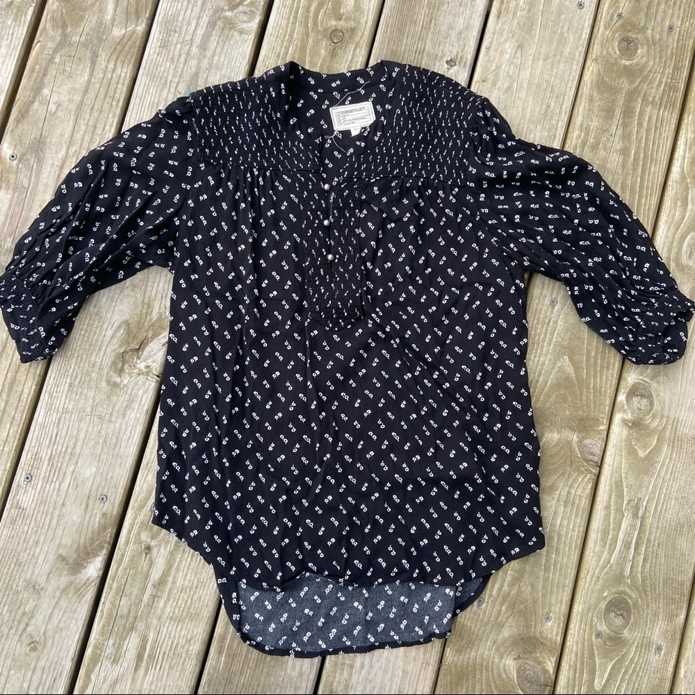 Current Elliot Willow Floral Crepe Blouse Small Black White Smocked